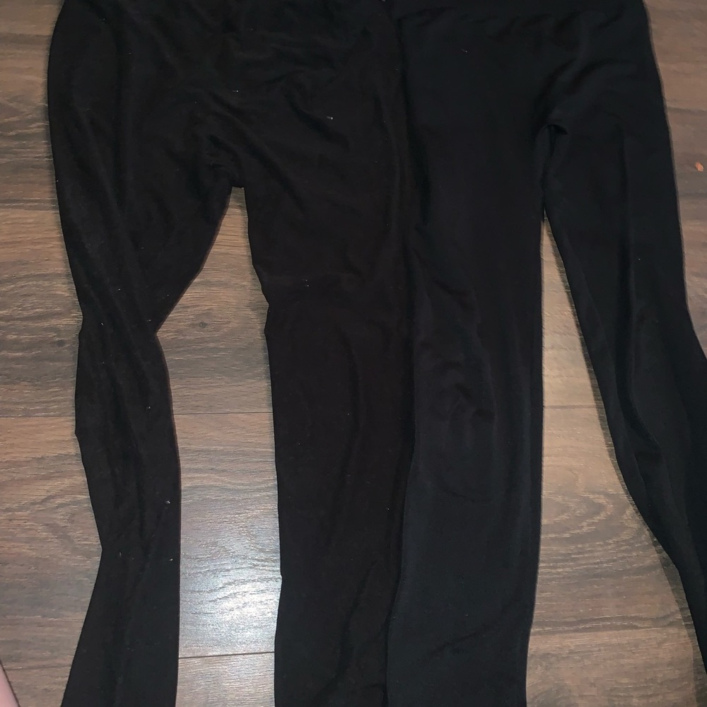 2 pairs of black leggings for 15$ size S (4-6) for both